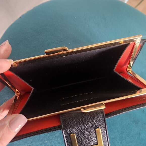 PIERRE CARDIN ~ VINTAGE Women's Black Leather Wallet ~ Kiss Lock ~ EUC ~ RARE - Picture 4 of 4